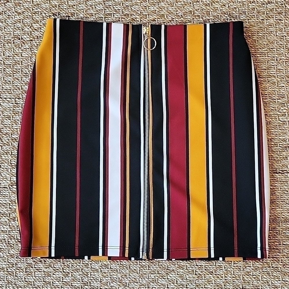 Silhouette NYC striped skirt with front zipper. Vintage 70's style. size Large
